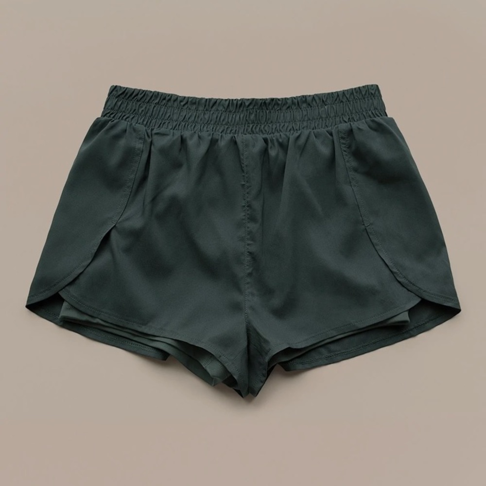 Girlfriend Collective Trail Short in Moss Size M